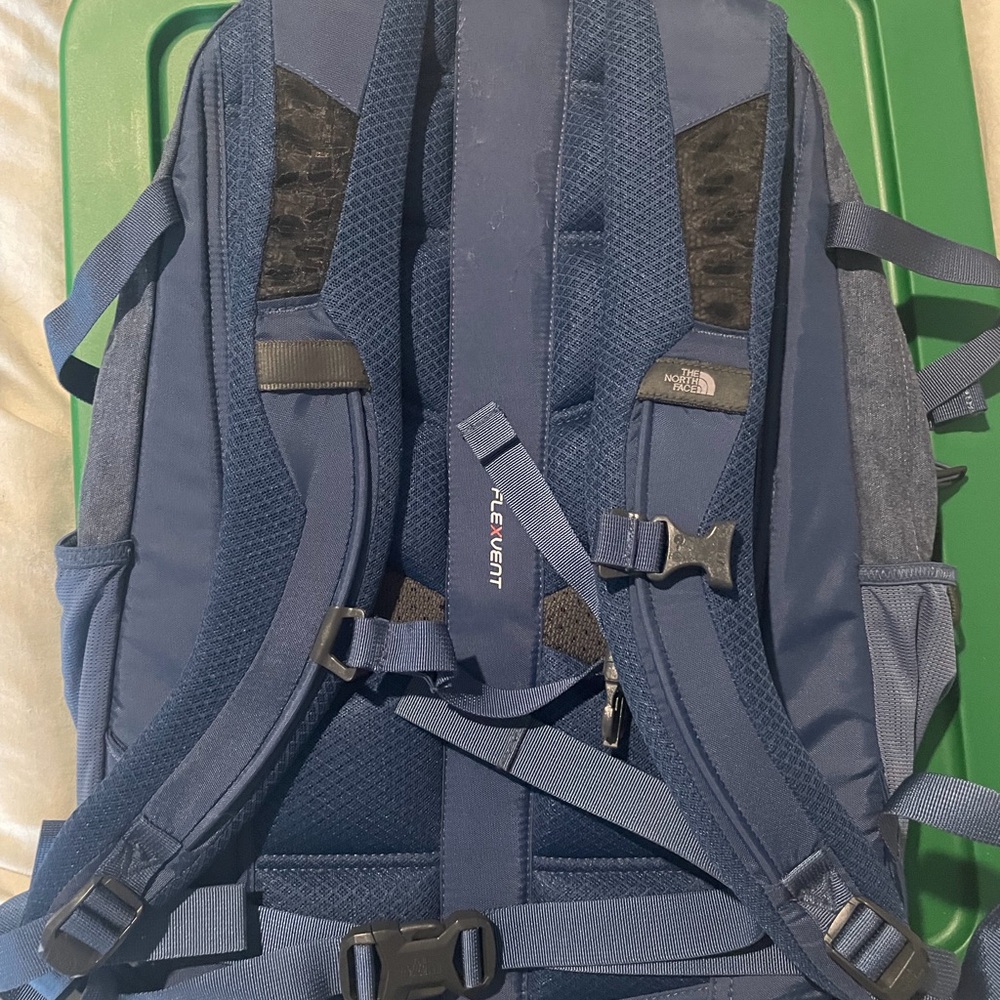 The North Face Recon Backpack - Picture 3 of 3